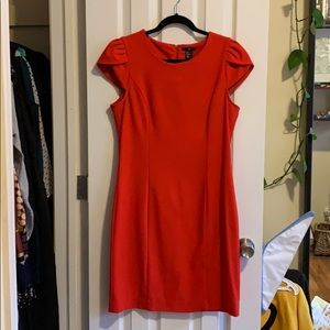 Red form fitting dress H&M